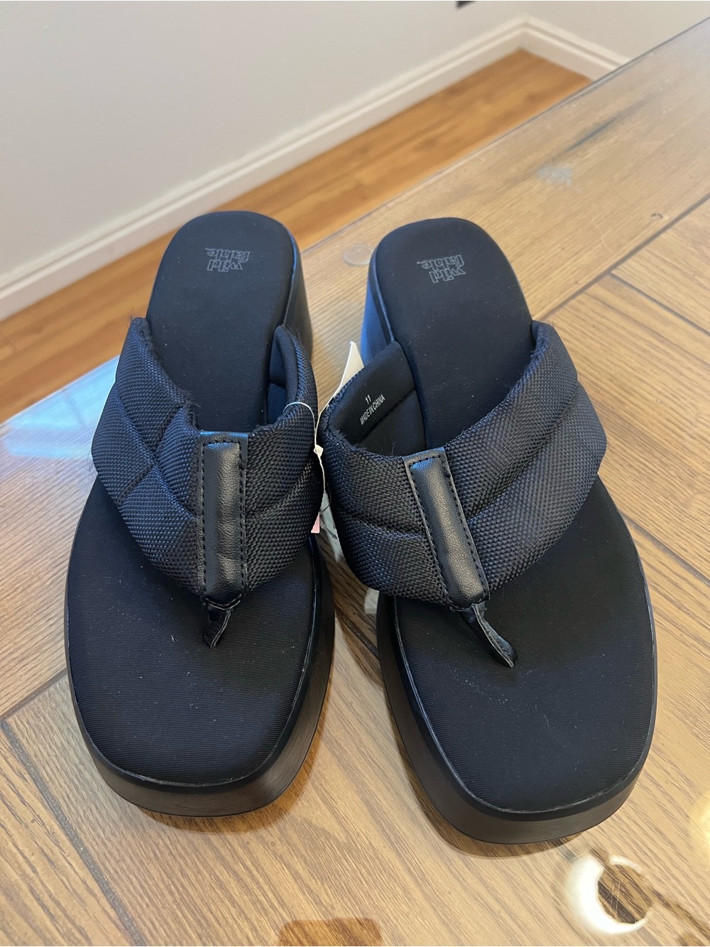 Wild Fable Women's Sandals Size 11" Angela Platform Memory Foam Flip-Flop NWT - Picture 4 of 8